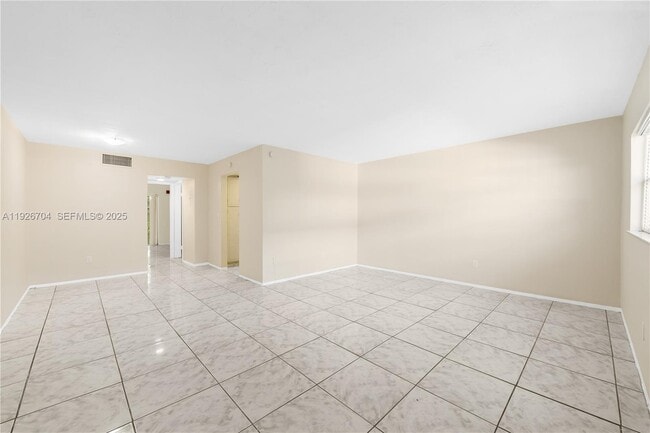 16215 NE 18th Ct in North Miami Beach, FL - Building Photo - Building Photo