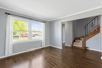 2011 Brentwood Rd in Northbrook, IL - Building Photo - Building Photo