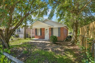 5841 Branch Ave in North Charleston, SC - Building Photo - Building Photo