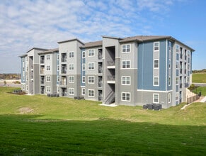 The Terrace at Walnut Creek in Austin, TX - Building Photo - Building Photo