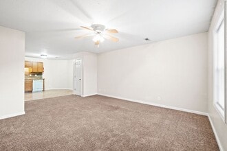 504 Luxury Dr in Clarksville, TN - Building Photo - Building Photo