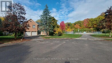 26 Hacienda Ct in Brampton, ON - Building Photo - Building Photo