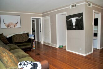 1157 Garraty in Terrell Hills, TX - Building Photo - Building Photo