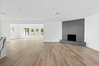 13353 Erwin St, Unit 13355 in Van Nuys, CA - Building Photo - Building Photo