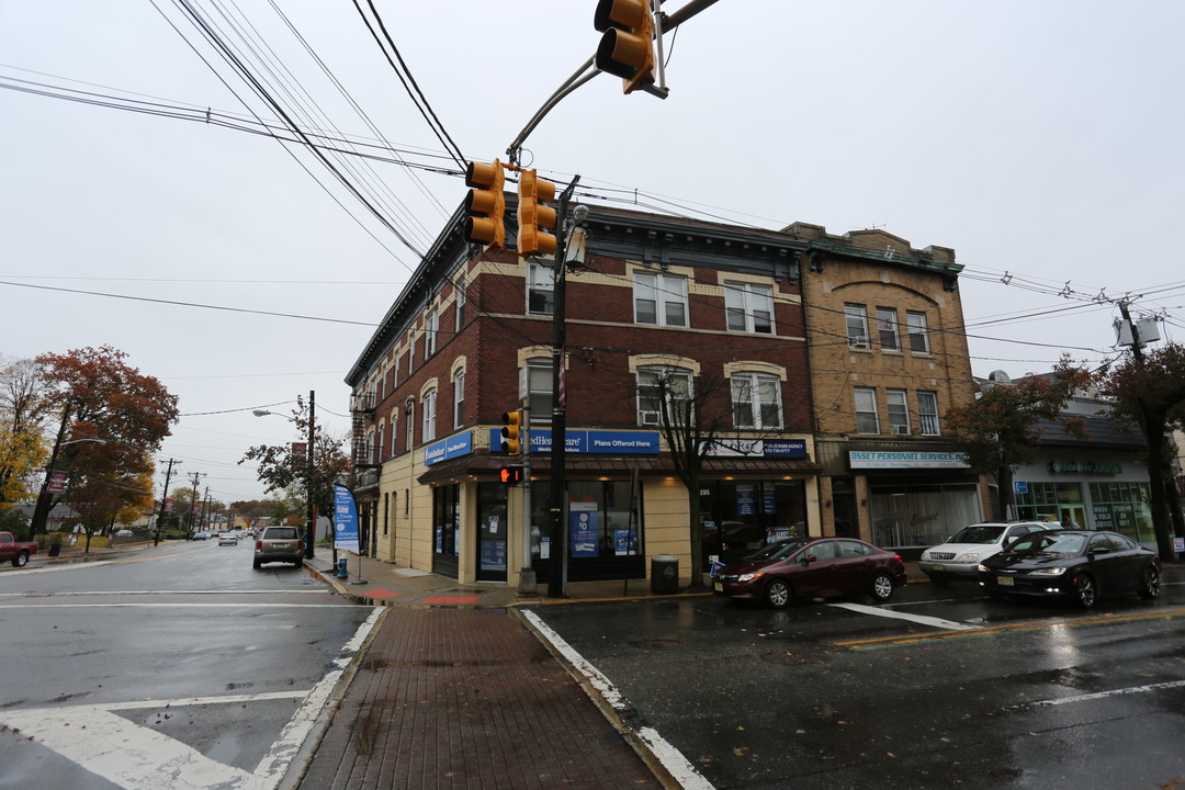 96 Washington St in West Orange, NJ - Building Photo