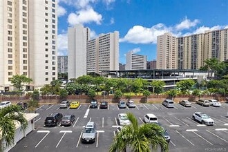 5122 Likini St, Unit Likini West in Honolulu, HI - Foto de edificio - Building Photo