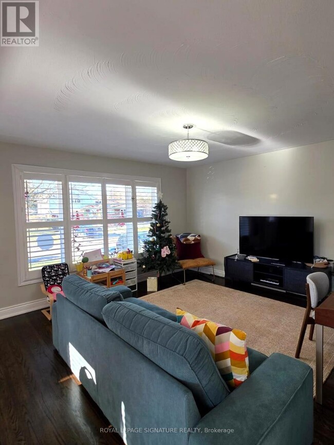 property at 621 Wychwood St