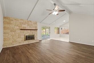 1426 Ashwood Dr in Sugar Land, TX - Building Photo - Building Photo