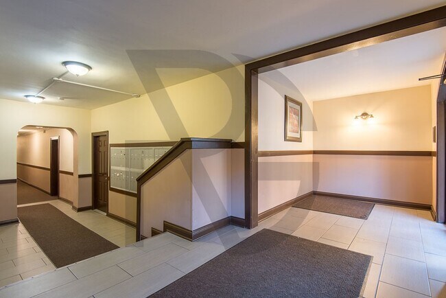 515 W Melrose St, Unit #511-401 in Chicago, IL - Building Photo - Building Photo