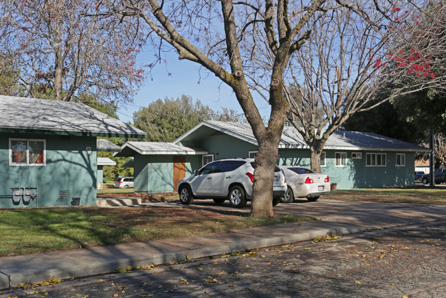 Cazares Terrace II in Huron, CA - Building Photo - Building Photo