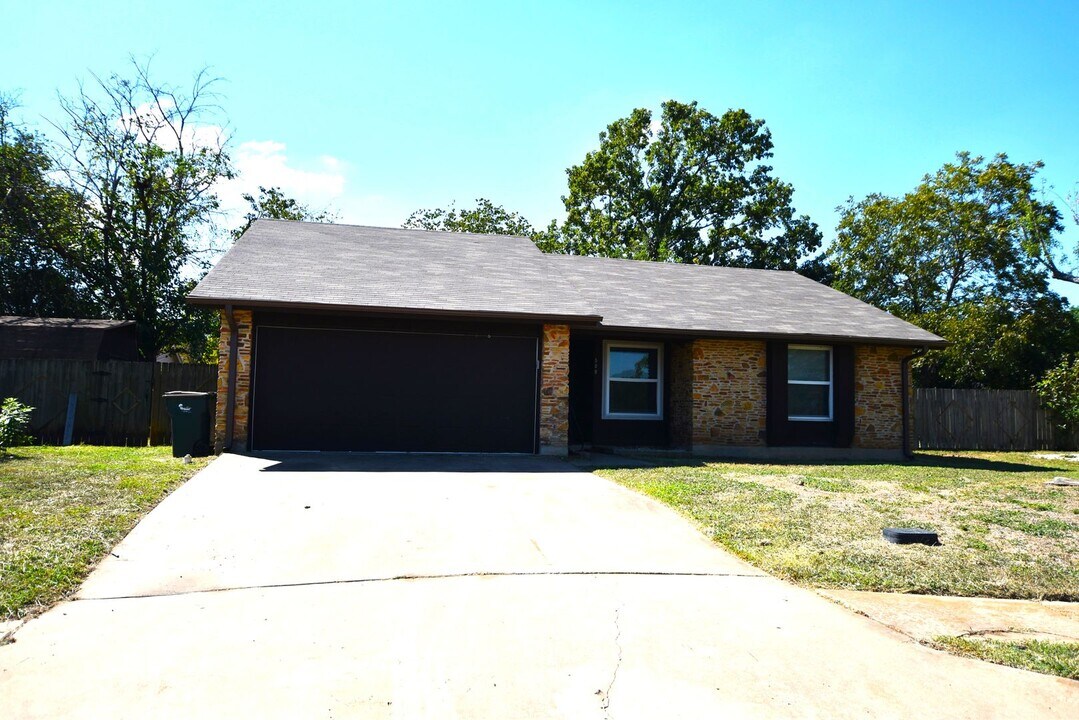500 Side Cove in Round Rock, TX - Building Photo