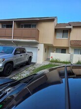846 NW 81st Ave in Plantation, FL - Building Photo - Building Photo