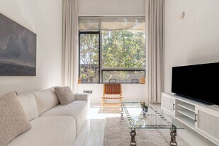 1510 Park Ave, Unit Studio in Emeryville, CA - Building Photo