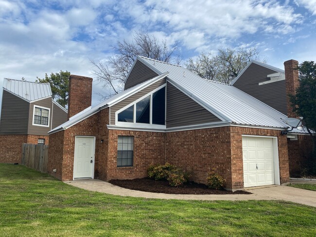 Peppertree Townhomes in Sherman, TX - Building Photo - Building Photo