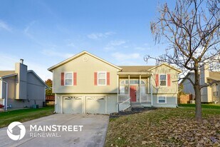 410 N Cheyenne Dr in Raymore, MO - Building Photo