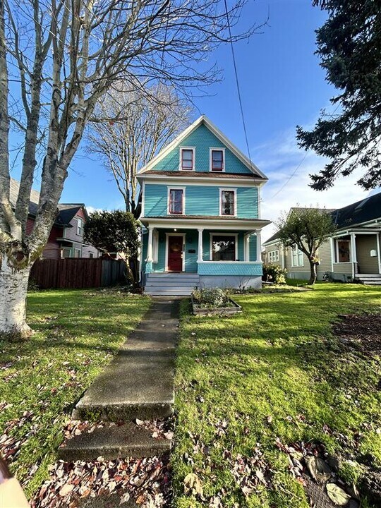 1460 Iron St in Bellingham, WA - Building Photo