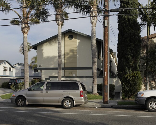 580 Hamilton St in Costa Mesa, CA - Foto de edificio - Building Photo