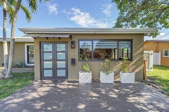 1736 NW 38th St in Oakland Park, FL - Building Photo - Building Photo
