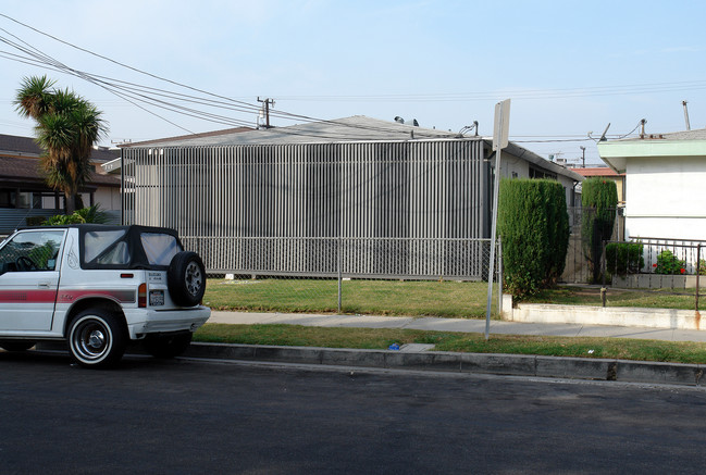 717 Walnut St in Inglewood, CA - Building Photo - Building Photo