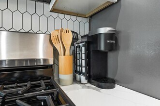 6904 Covington Dr in Houston, TX - Foto de edificio - Building Photo