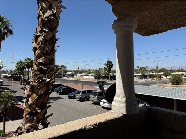 1830 N Pecos Rd in Las Vegas, NV - Building Photo - Building Photo