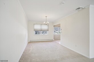 2 Eisenhower Rd in Closter, NJ - Building Photo - Building Photo