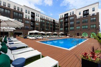 Essex in Columbus, OH - Foto de edificio - Building Photo