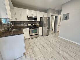 950 NW 5th St in Miami, FL - Building Photo