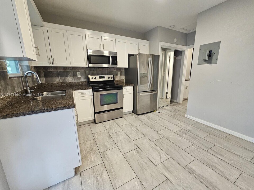 950 NW 5th St in Miami, FL - Building Photo