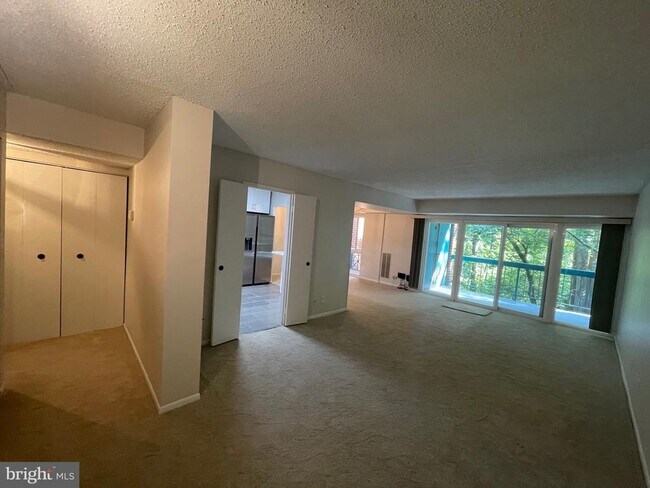 11837 Shire Ct in Reston, VA - Building Photo - Building Photo