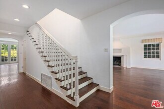 139 S Anita Ave in Los Angeles, CA - Building Photo - Building Photo