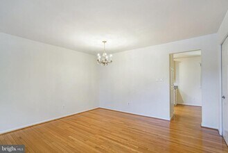 7481 Jayhawk St in Annandale, VA - Building Photo - Building Photo