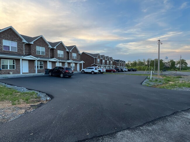 907 Freeman St in Lafayette, TN - Foto de edificio - Building Photo