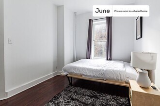 Private bedroom in 3 bed/1 bath Home in New York, NY - Building Photo - Building Photo