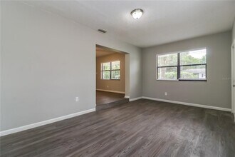 8911 Navajo Ave in Tampa, FL - Foto de edificio - Building Photo