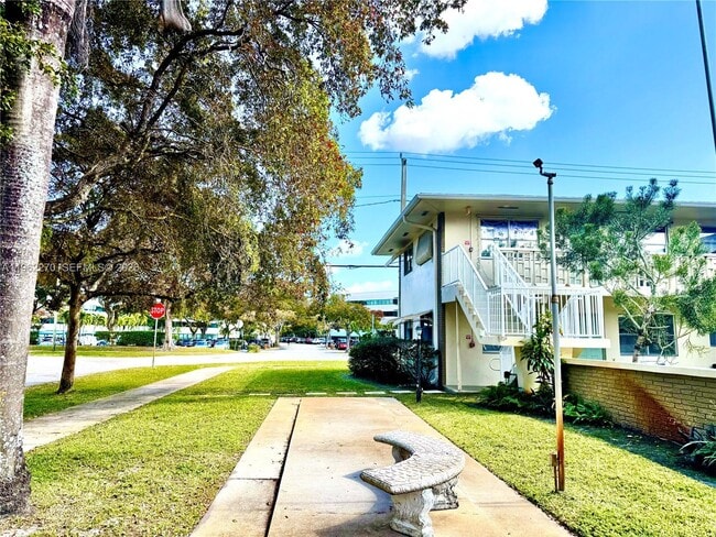 3500 Harrison St in Hollywood, FL - Building Photo - Building Photo