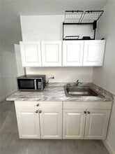 624 Westward Dr in Miami Springs, FL - Building Photo - Building Photo