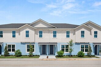 566 S Grandview Ave in Daytona Beach, FL - Building Photo - Building Photo
