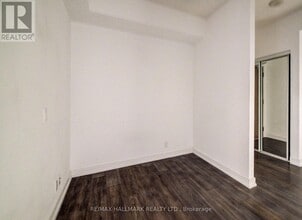 2200 Lake Shore Blvd W in Toronto, ON - Building Photo - Building Photo