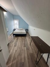 75 Pinkert St, Unit 2 in Medford, MA - Foto de edificio - Building Photo