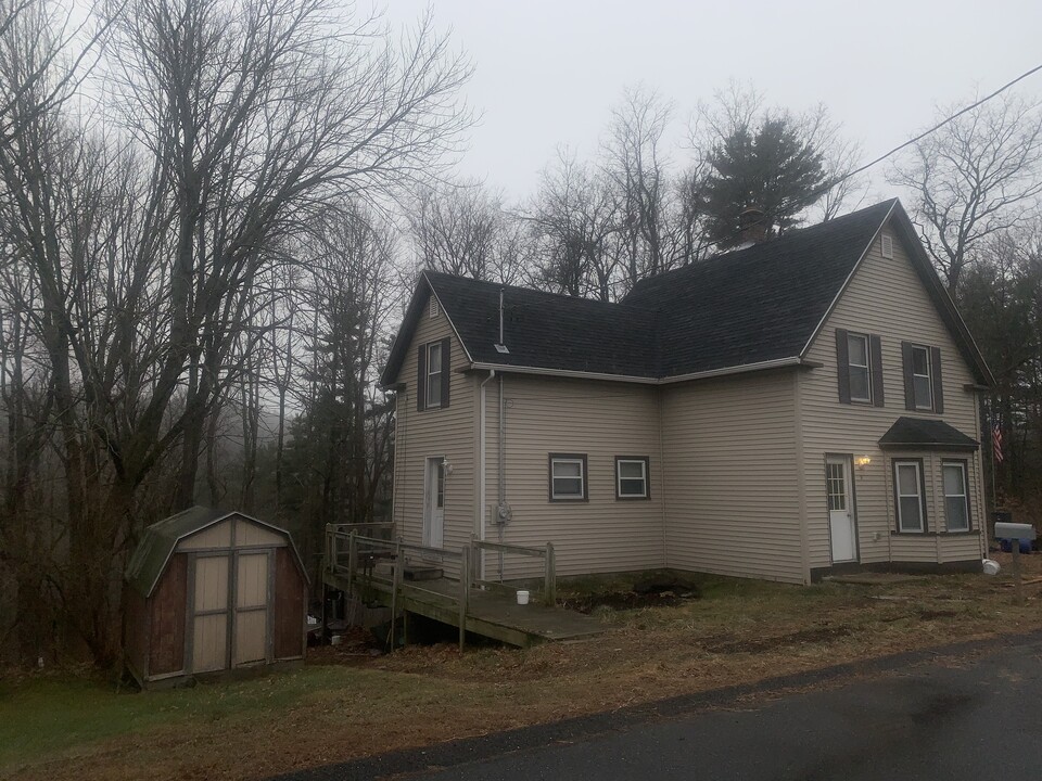 18 Munroe St in Winchendon, MA - Building Photo