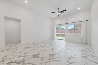 10913 Mt Royal Ave in Las Vegas, NV - Building Photo - Building Photo
