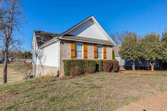 1057 Meandering Way in Franklin, TN - Building Photo - Building Photo