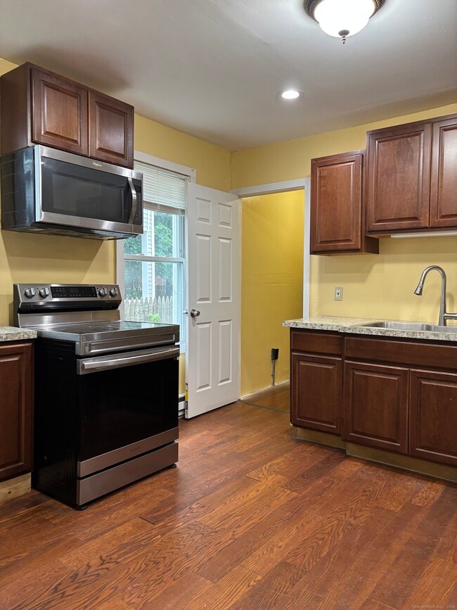 61 Ward St in Waterbury, CT - Building Photo - Building Photo