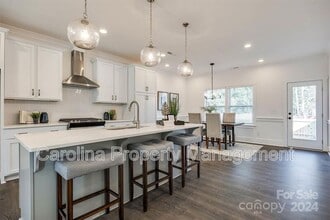 1233 Eastway Dr in Charlotte, NC - Building Photo - Building Photo