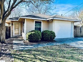 1402 S Montgomery St in Sherman, TX - Building Photo