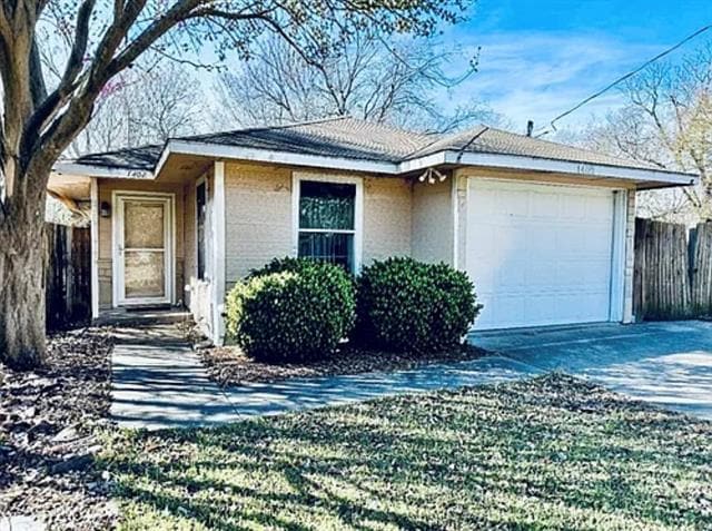 1402 S Montgomery St in Sherman, TX - Building Photo