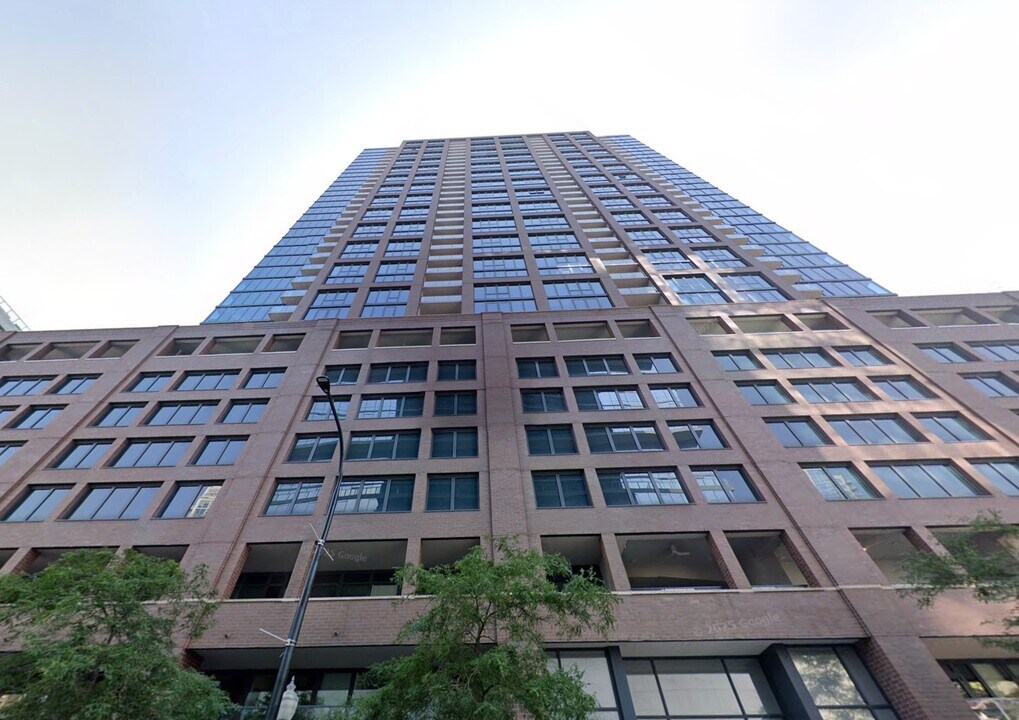637 N Wells St in Chicago, IL - Building Photo