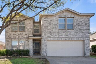 1049 Triple Crown Dr in Fort Worth, TX - Building Photo - Building Photo