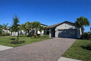 18680 Ives Dr in Estero, FL - Building Photo